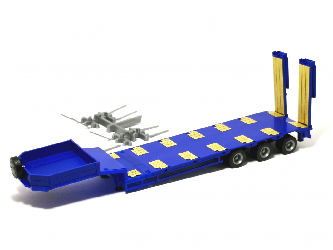 076371-010 Goldhofer Semitieflader mit Rampen 3achs, ultramarinblau	Herpa