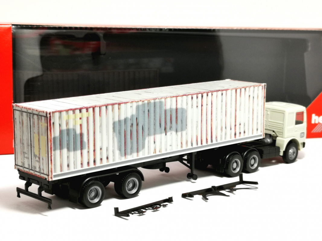 320283  MAN F8 Container-Sattelzug "DB" Herpa