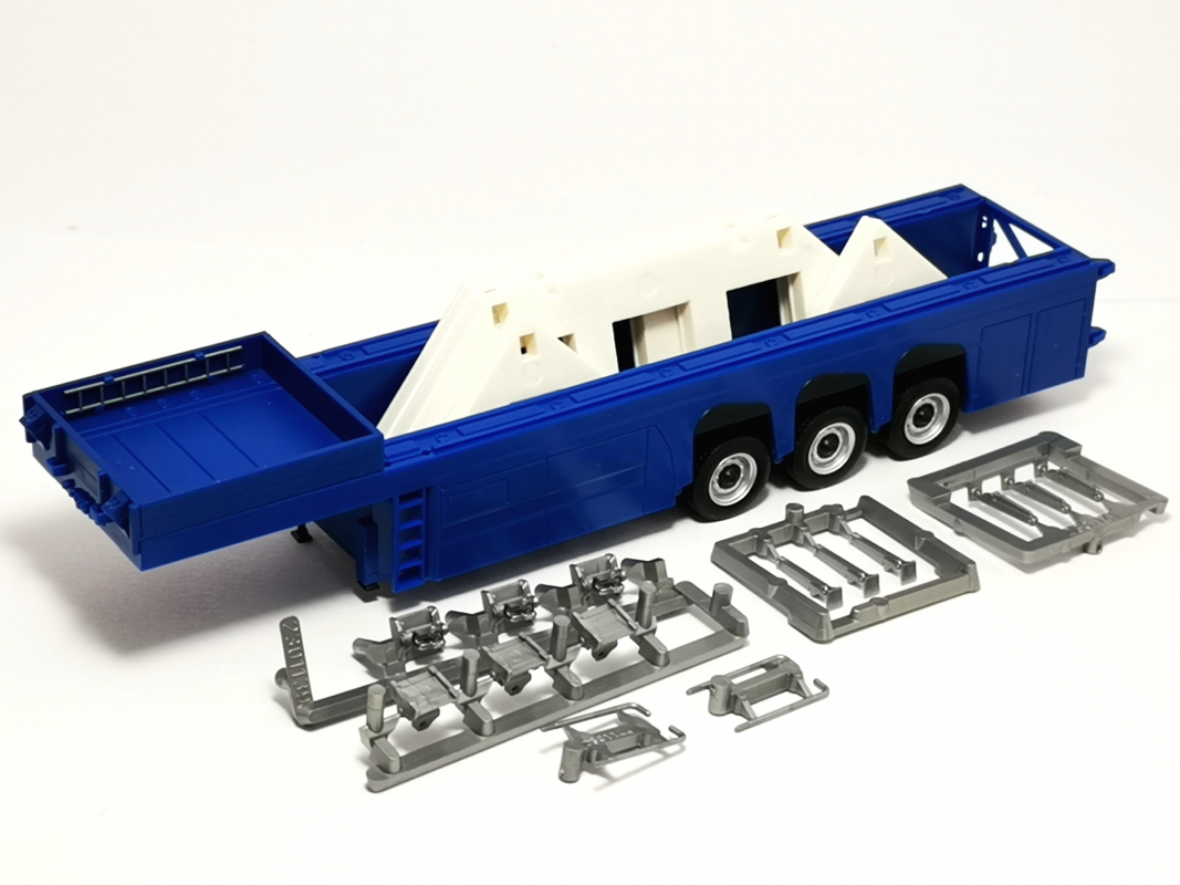 Betonteile-Auflieger mit Ladegut, blau Herpa