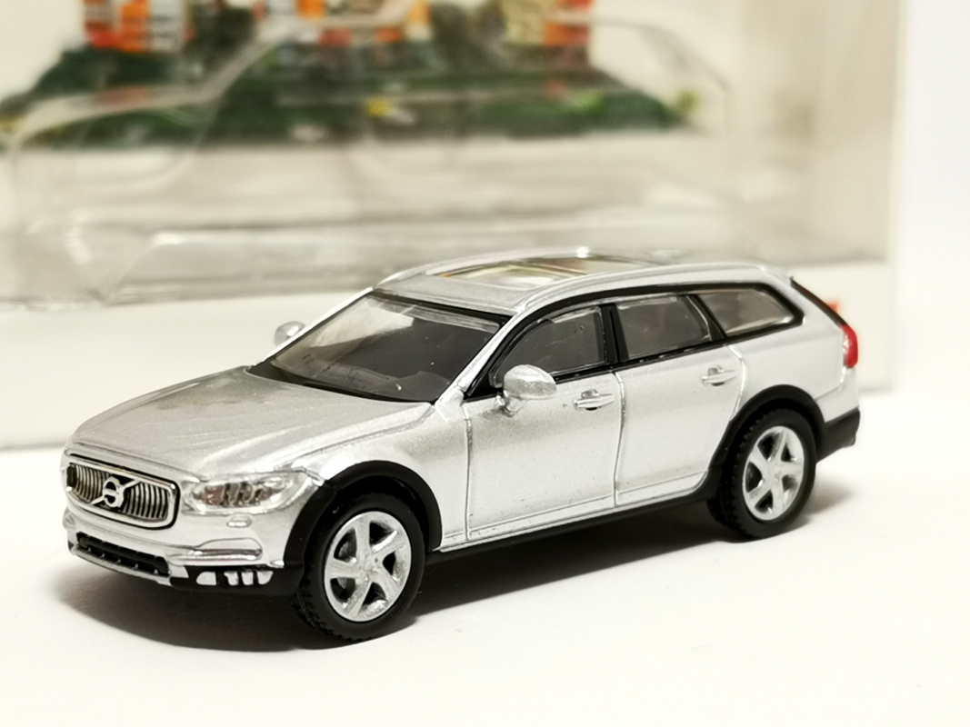 87MC000019 MicroCity: Volvo V90, silber (2017)