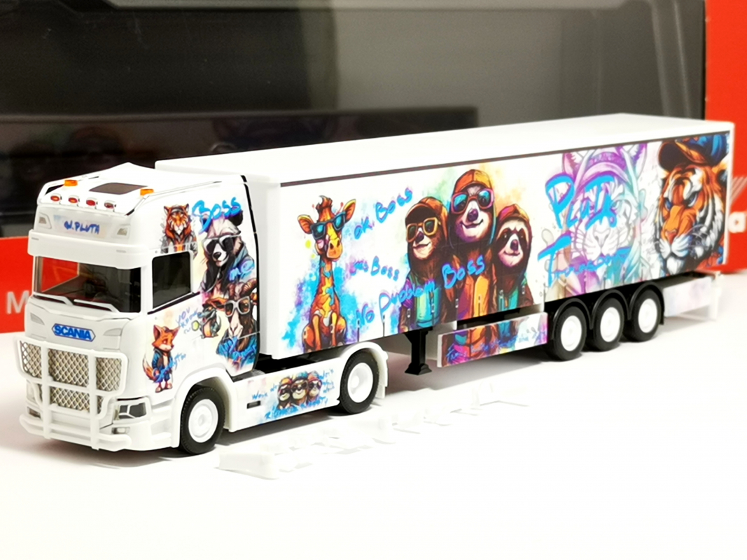 319980 Scania CS 20 HD Gardinenplanen-Sattelzug "Pluta" (Polen) Herpa