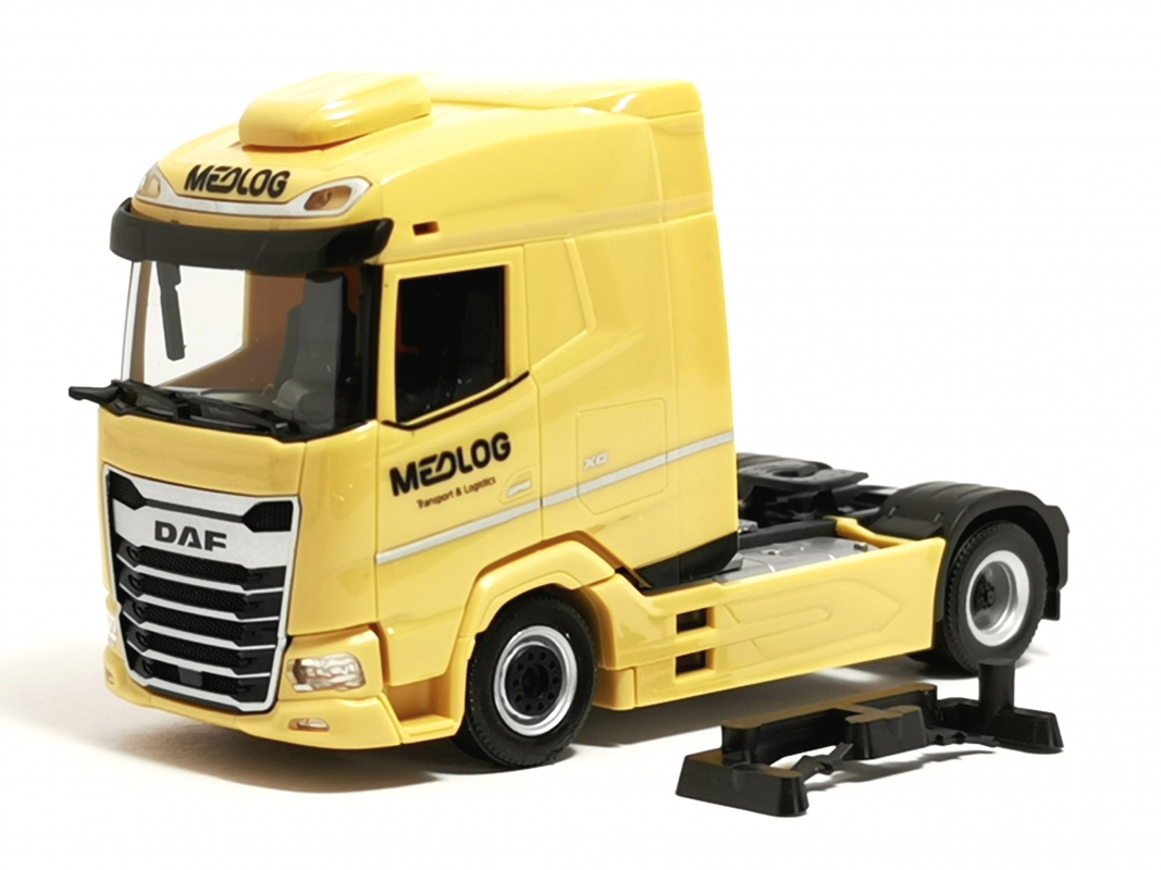 960809 DAF XG Container Sattelzug "Medlog" Herpa