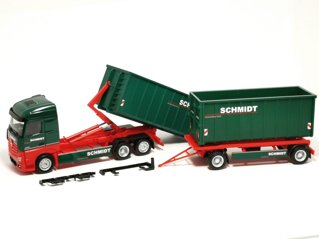 957557 Mercedes Benz Actros 18 Streamspace Abrollmulden-Hängerzug  "Schmidt Umweltservice" Herpa