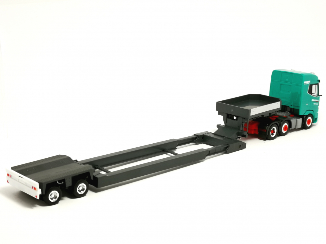 319553 DAF XG (6x2) Tieflade-Sattelzug "Colossus Logistics" Herpa