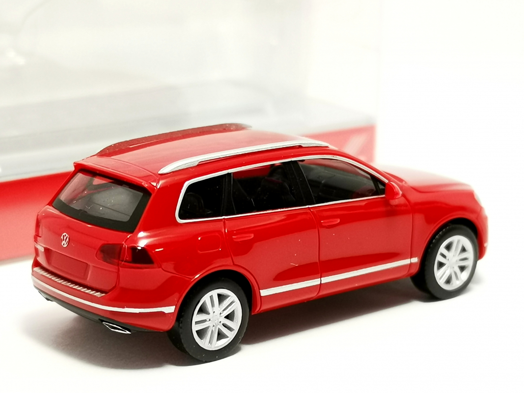 028479-003 Volkswagen (VW) Touareg, tornadorot Herpa