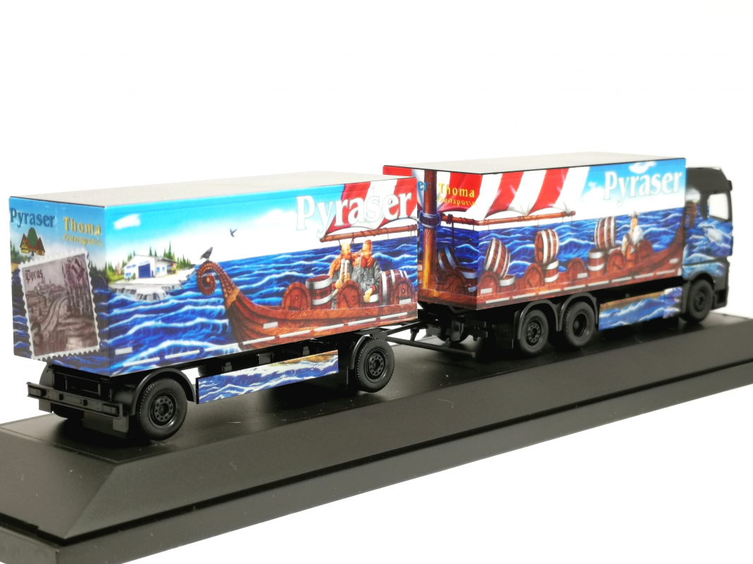 122337 MAN TGX GM Getränkekoffer-Hängerzug "Pyraser III / Rudi Thoma" Herpa