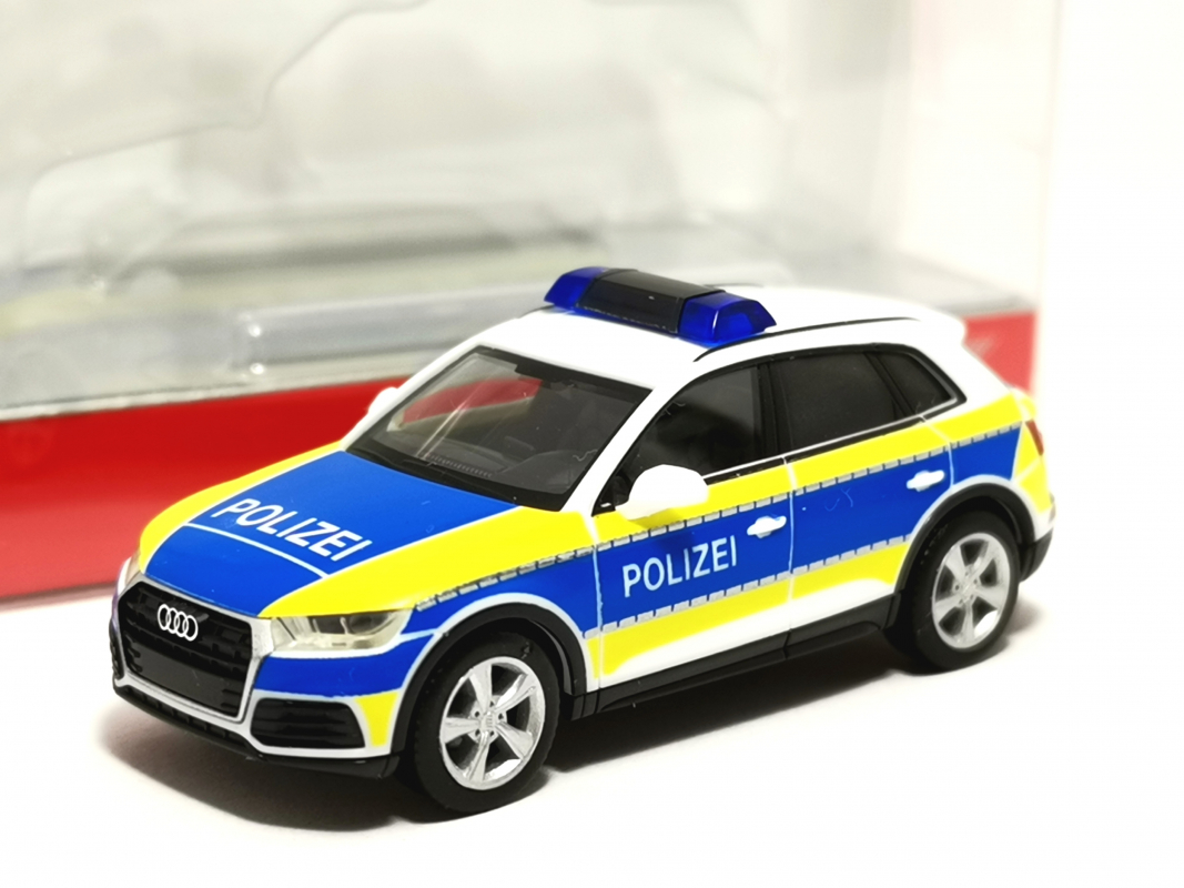 098762 Audi Q5 "Autobahn Polizei Niedersachsen" Herpa