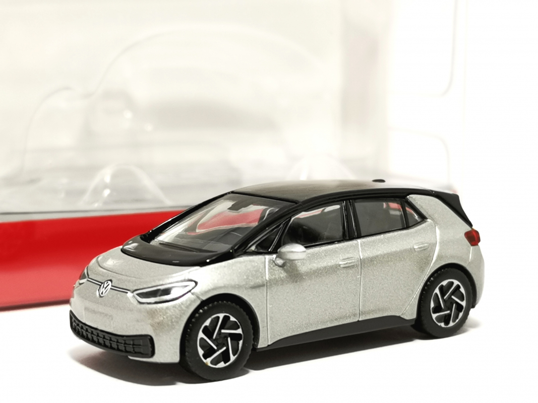 431101-003 Volkswagen (VW) ID. 3, scale silver metallic Herpa