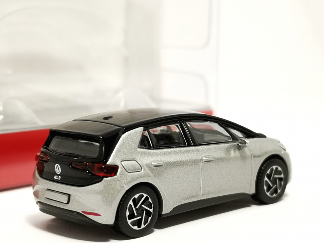431101-003 Volkswagen (VW) ID. 3, scale silver metallic Herpa