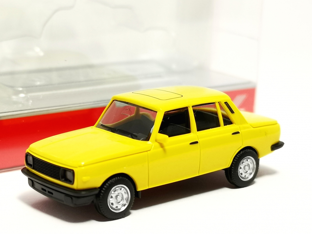 420396-004 Wartburg 353 84, zitrusgelb Herpa