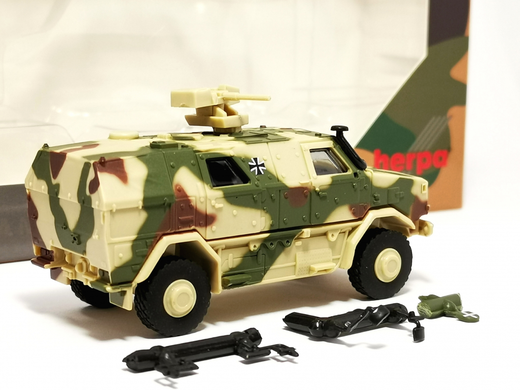 747141 ATF Dingo (FLW 200), sandbeige Camouflage Herpa