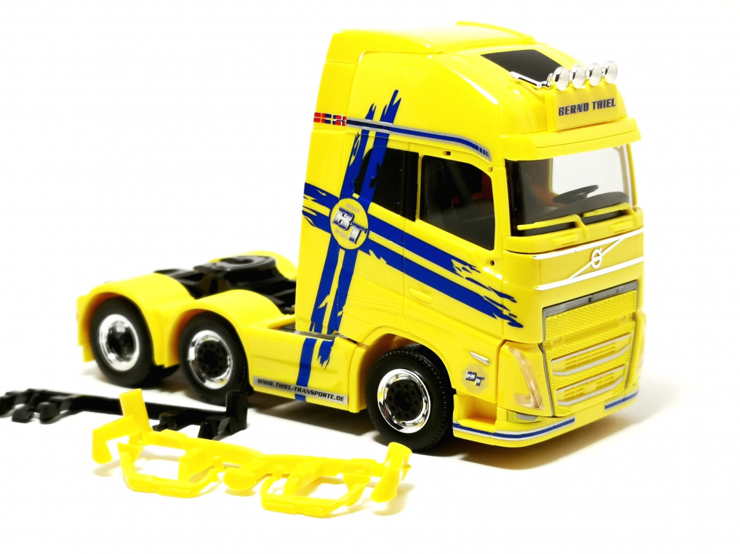 Volvo FH GL XL 2020 6x2 Zugmaschine "Bernd Thiel Transporte" Herpa
