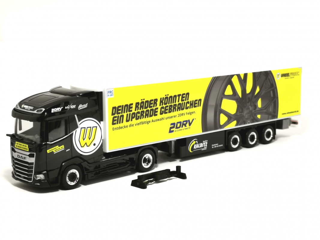 961530 DAF XG Kühlkoffer-Sattelzug "Spedition Kalbitz/Wheelworld-2DRV" Herpa
