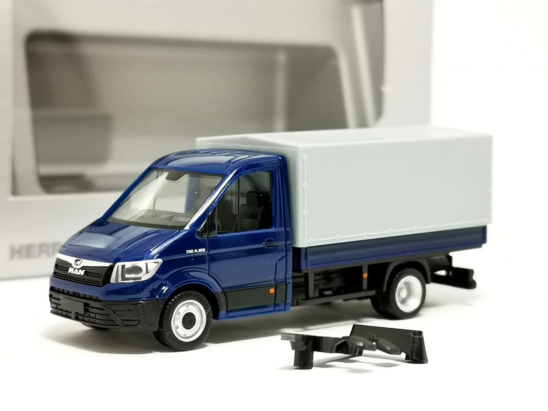 932325 Man TGE Einfachkabine, blau Herpa