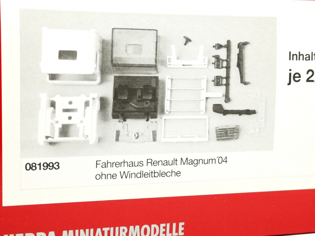 081993 Renault Magnum ´04 Fahrerhaus ohne Windleitbleche (inkl. Spiegel) Herpa