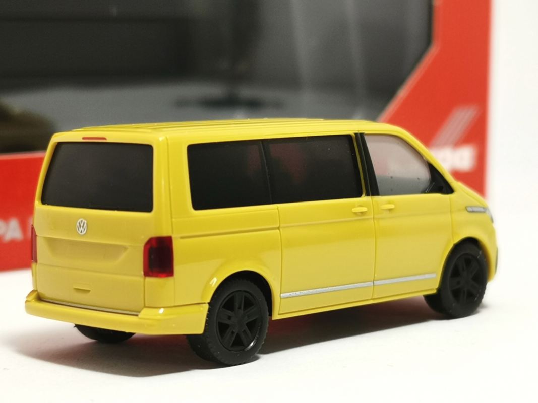 096782-003 Volkswagen (VW) T6.1 Caravelle, Grape Yellow Herpa