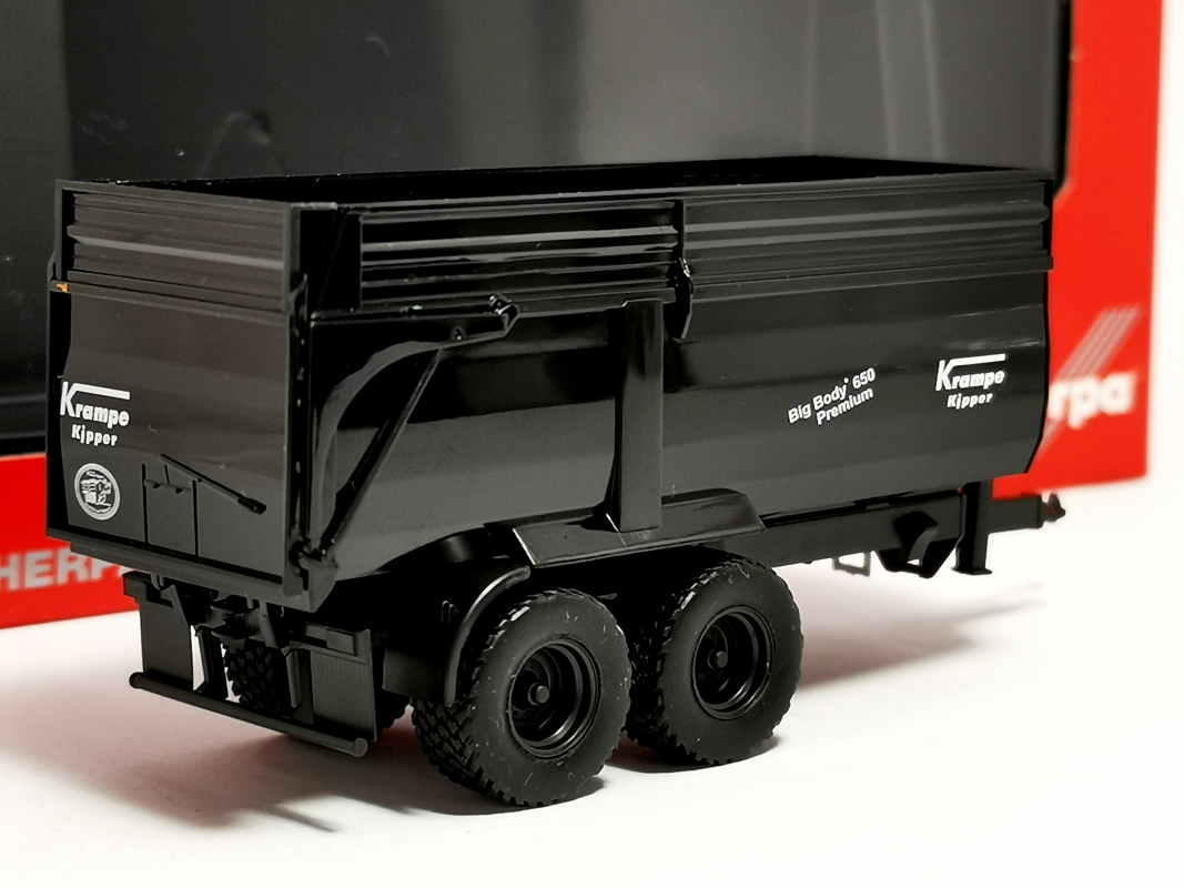 077095 Krampe Kippmuldenanhänger BigBody 650 2achs, schwarz Herpa