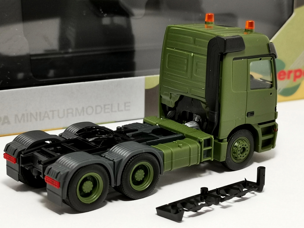 747264 Mb Actros L (96) MP1 Zugmaschine 3achs (6x4), olivgrün Herpa