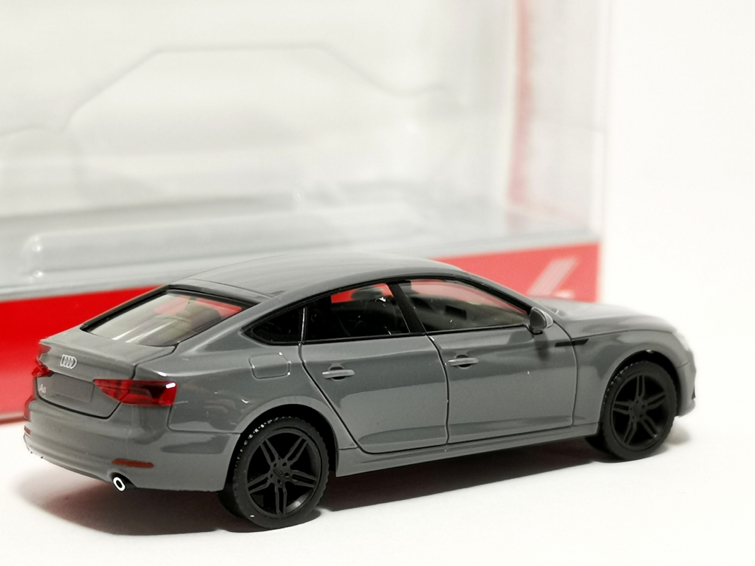028707-002 Audi A5 Sportback, nardograu Herpa
