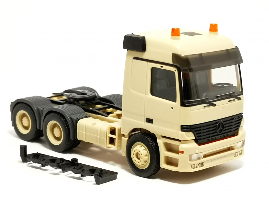 Mercedes-Benz Actros L (96) MP1 Zugmaschine, sandbeige Herpa 271