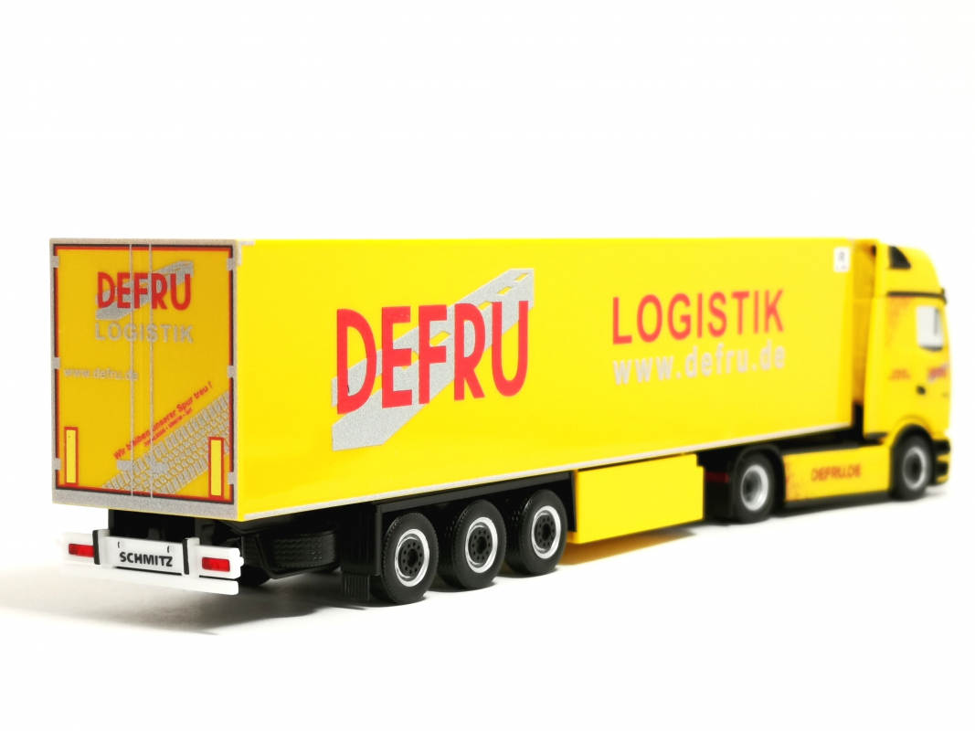961868 Mercedes-Benz eActros 600 ProCabin Gigaspace Kühlkoffer-Sattelzug "DEFRU" Herpa