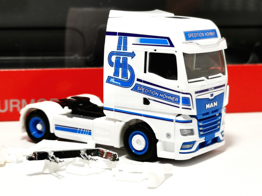 MAN TGX GX Zugmaschine "Spedition Höhner" Herpa