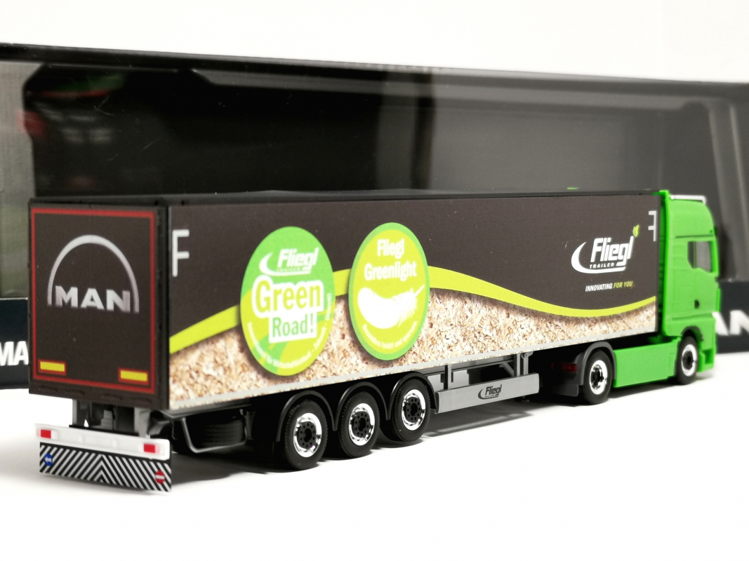 956741 MAN eTGX Schubboden-Sattelzug "MAN Truck & Bus SE/Fiegl" grün Herpa