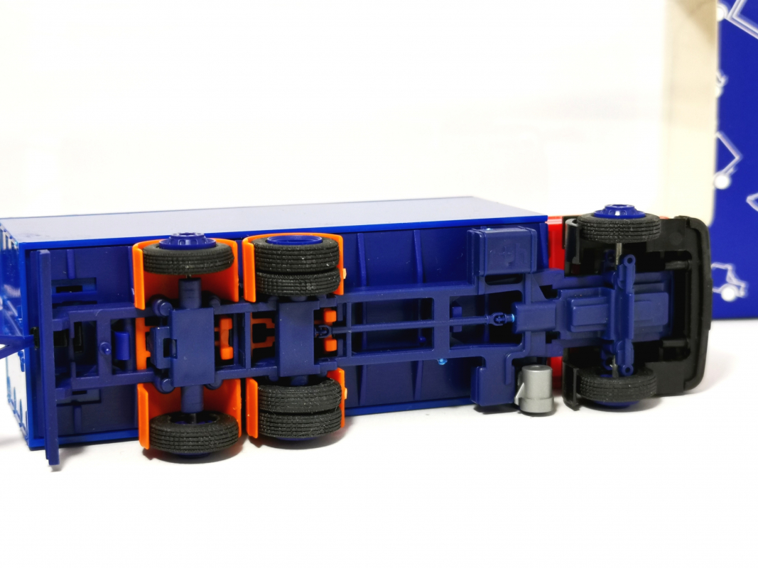 MAN F90 3-achs Koffer-Hängerzug unbedruckt, blau/rot/orange  r+H Modellauto 1:87 R2