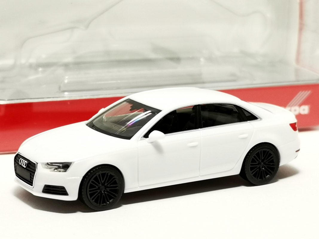 028561-002 Audi A4 Limousine, ibisweiß Herpa