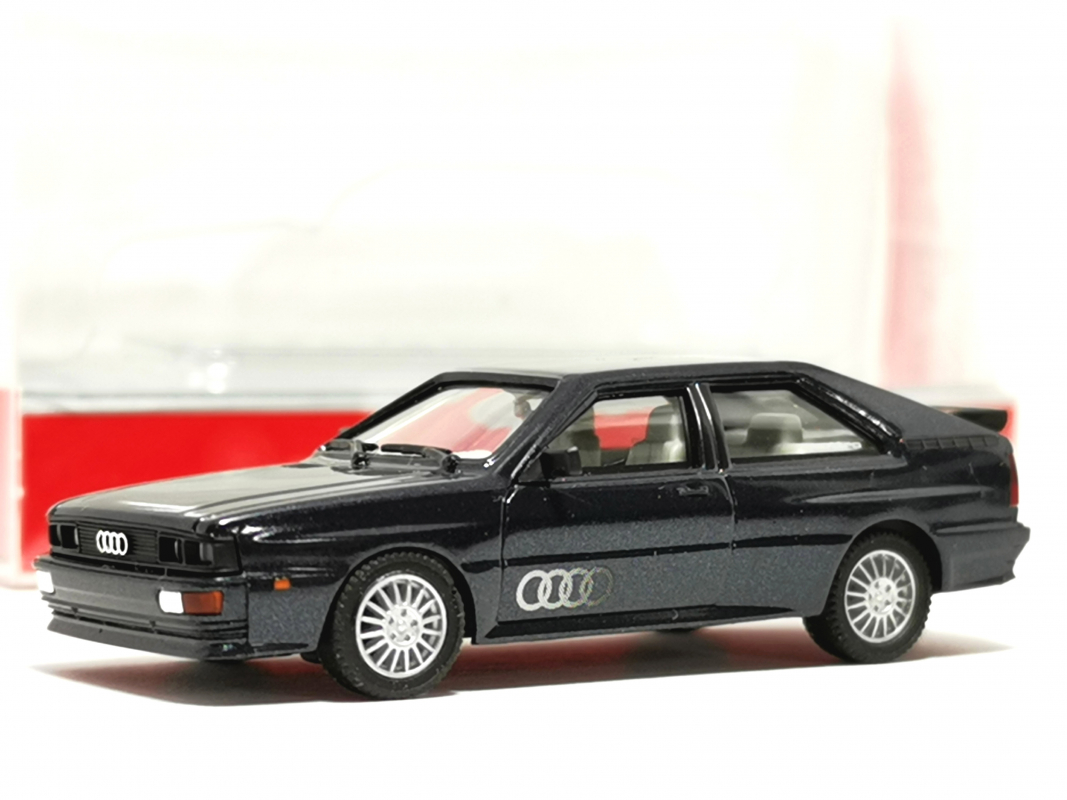 033336-006 Audi Ur-Quattro, Amazonasblau Metallic Herpa