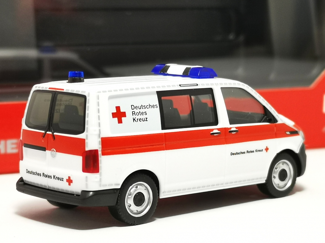 098960 Volkswagen (VW) T6.1 Halbbus "DRK" (Deutsches Rotes Kreuz) Herpa