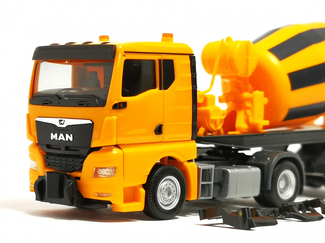 320573 MAN TGX GN Betonmischer-Sattelzug 2achs/2achs, kommunalorange Herpa