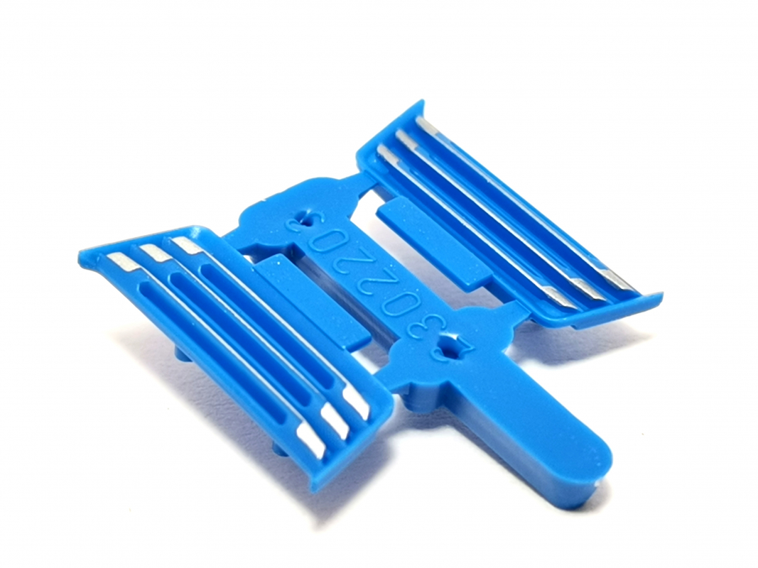 2x Grill unten MAN TGX GX, blau Herpa C367