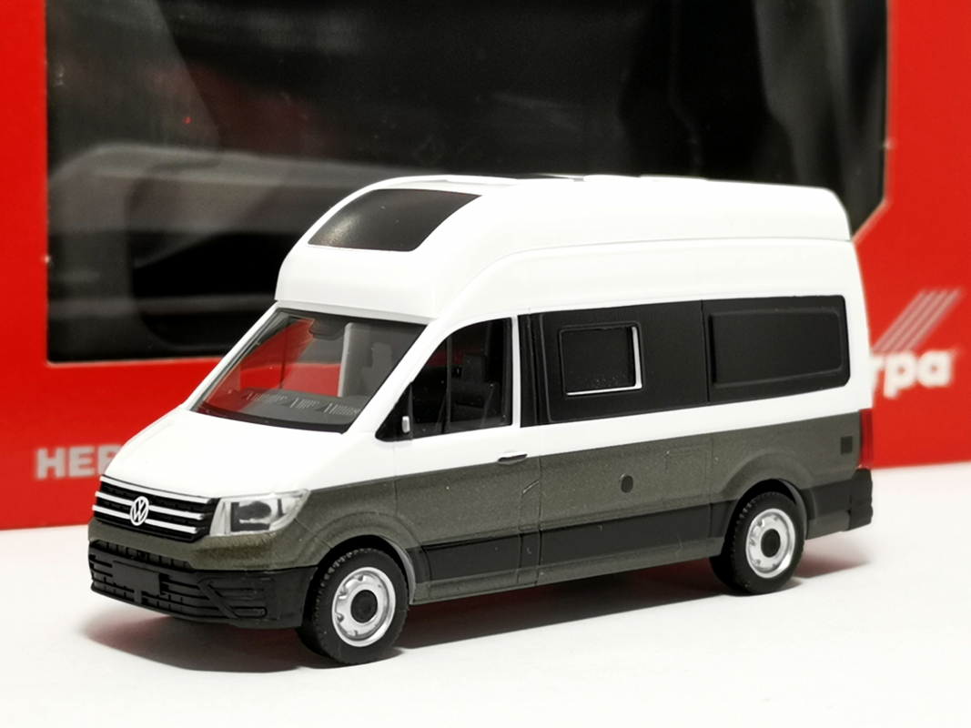 096294-004 VW Crafter Grand California 600, candywhite/mojawe beige Herpa