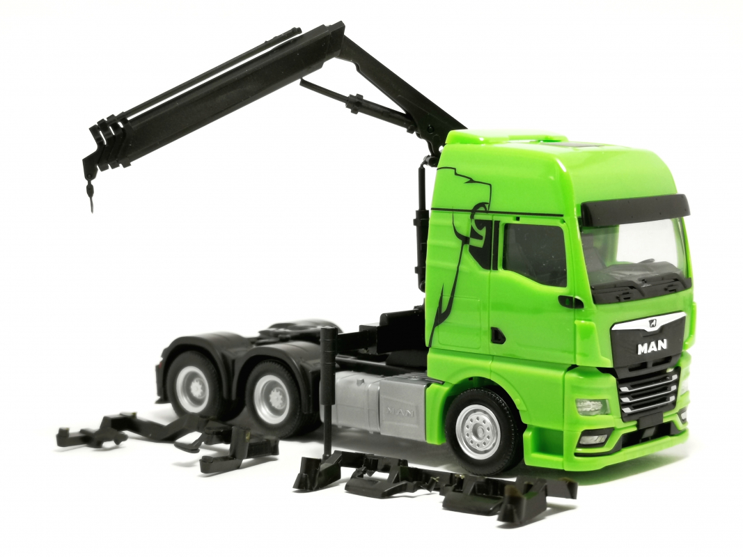 313100-004 MAN TGX GX Zugmaschine mit Kran 3achs, *grün* Herpa