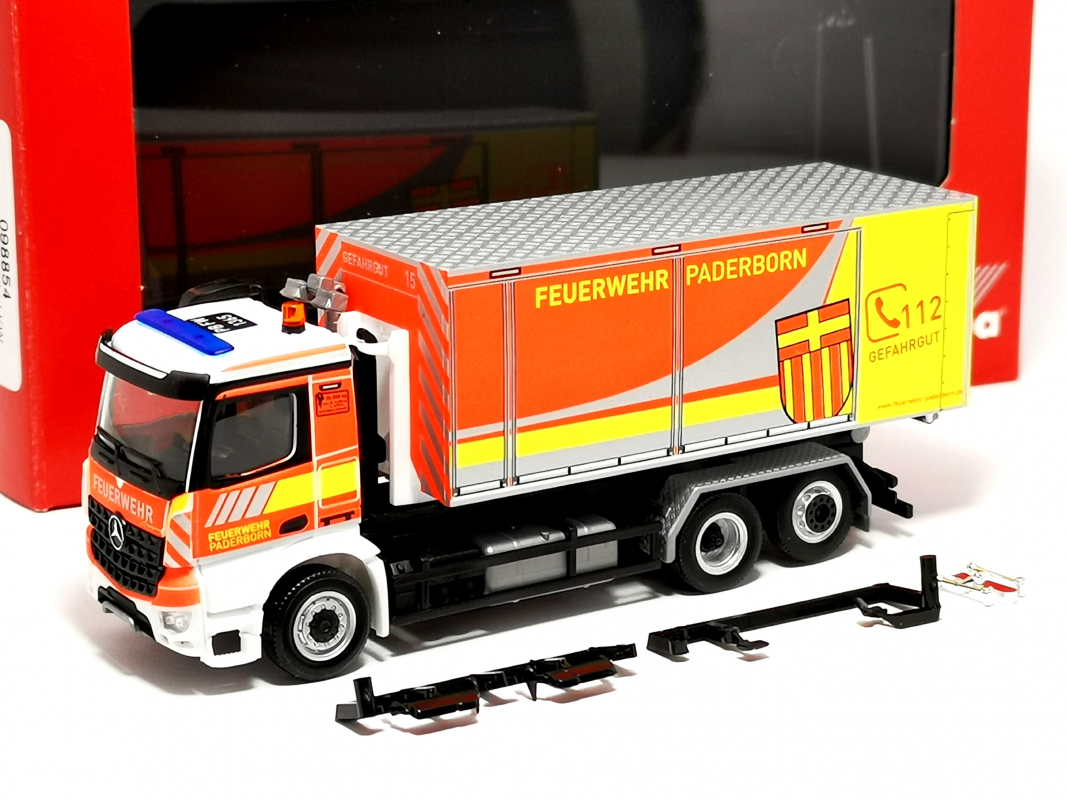 098854 Mercedes-Benz Arocs M Wechsellader-LKW 3achs "Feuerwehr Paderborn" Herpa