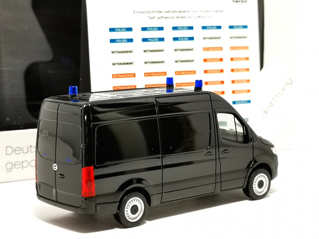 962605 MB Sprinter 18 Kasten HD ziviler RTW gepanzert, schwarz Herpa