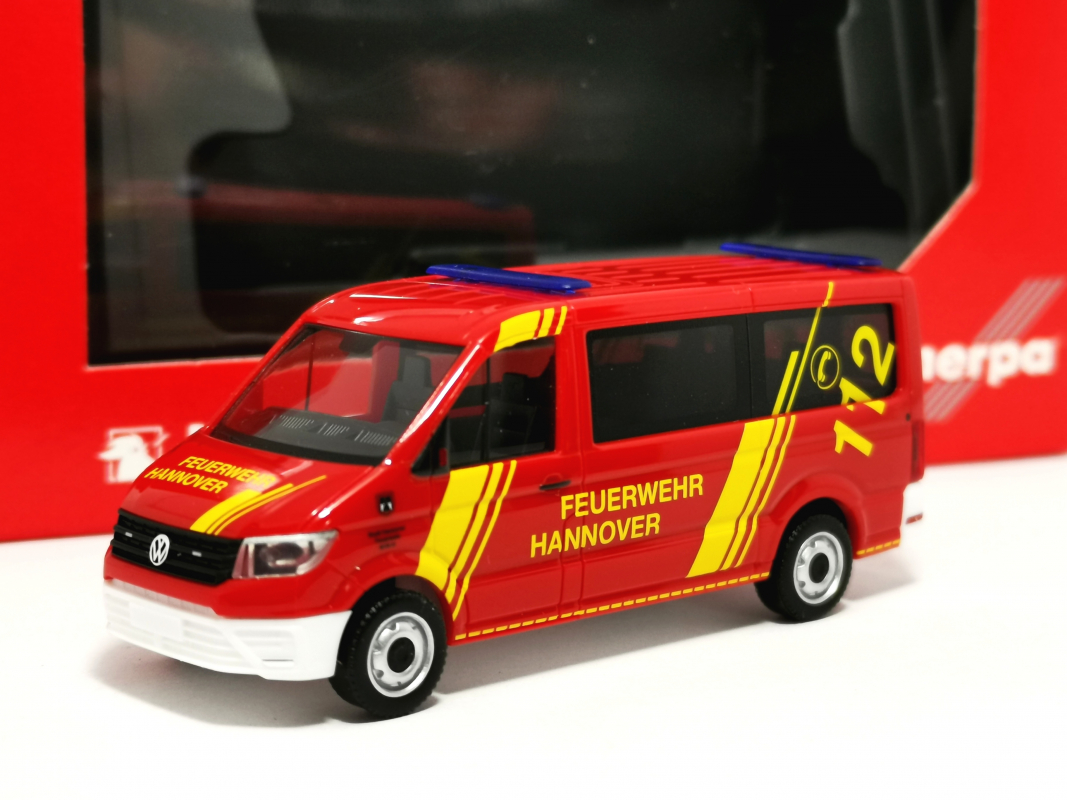 962353 VW Crafter Bus Flachdach MTW "Feuerwehr Hannover" Interschutz Hannover 2026 Herpa