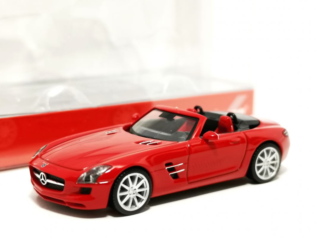 024853-002 Mercedes-Benz SLS AMG Roadster, Feueropal Herpa