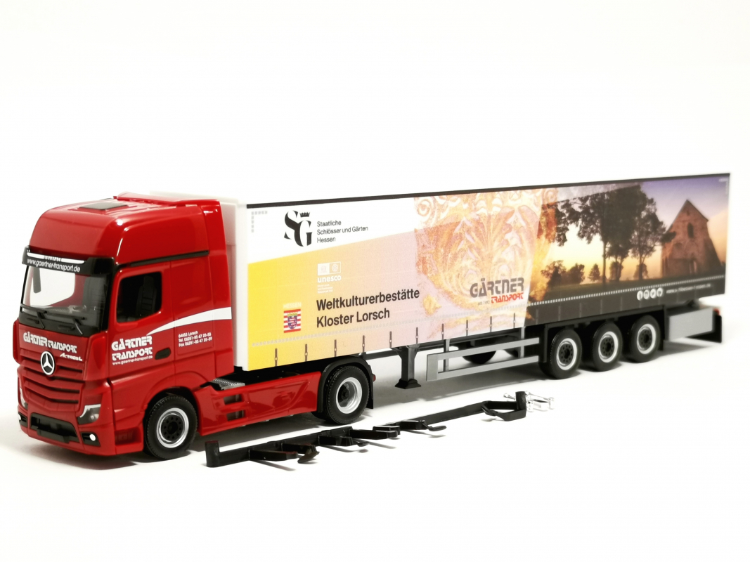 939256 Mercedes-Benz Actros '18 L Gigaspace Gardinenplanen-Sattelzug "Gärtner Transporte/Kloster Lorsch"