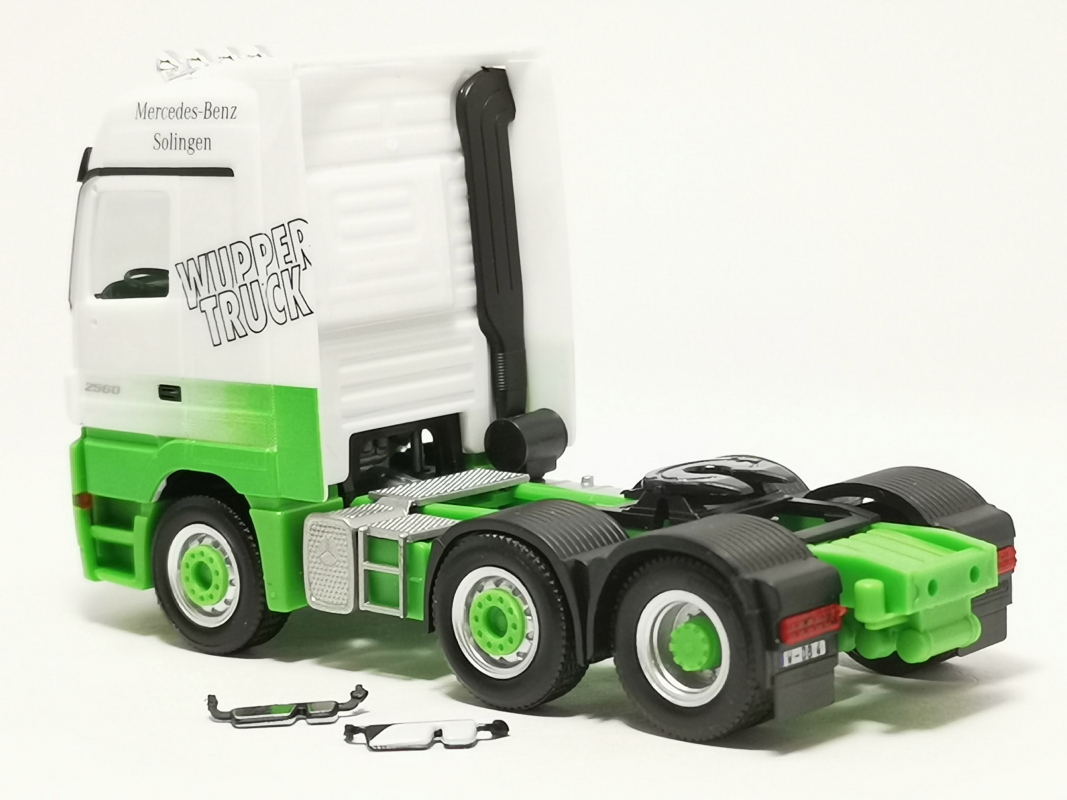 Mb Actros LH Zugmaschine grün "Wupper Truck" Herpa 2009