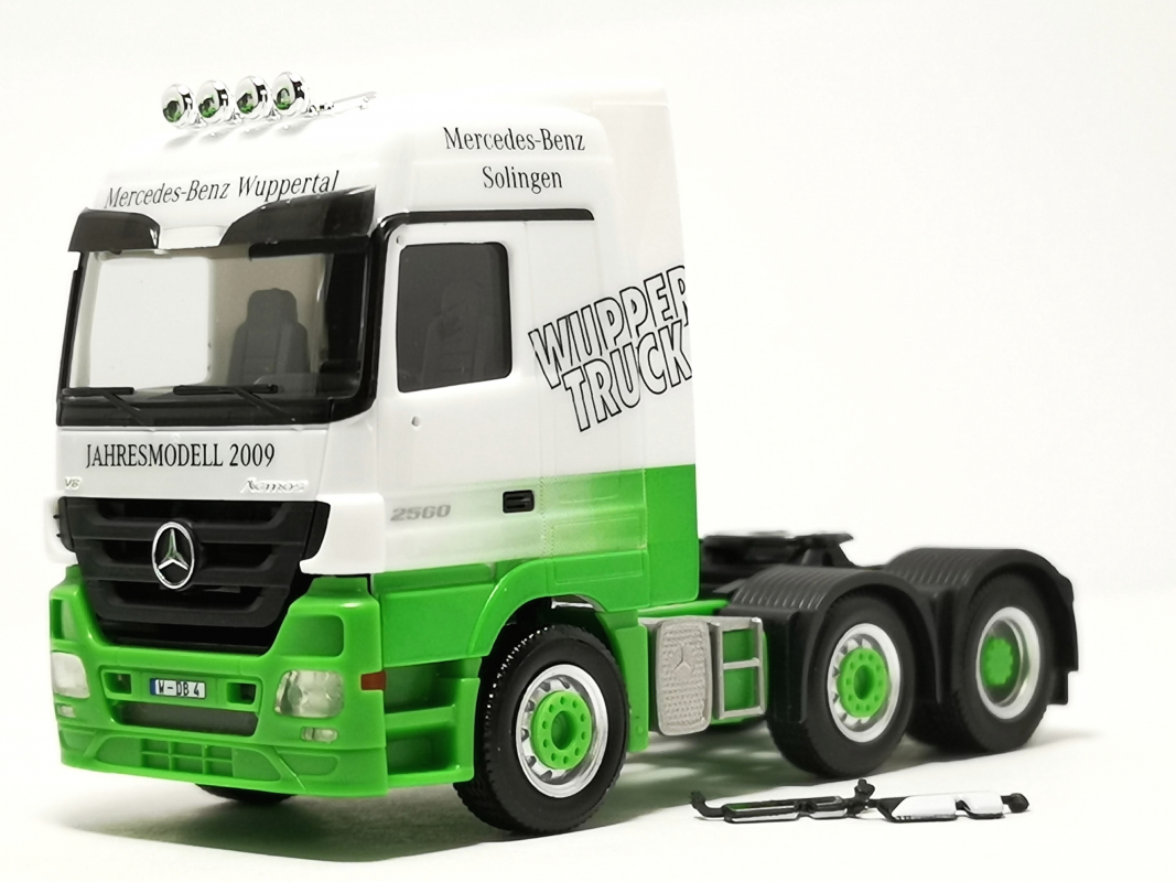Mb Actros LH Zugmaschine grün "Wupper Truck" Herpa 2009