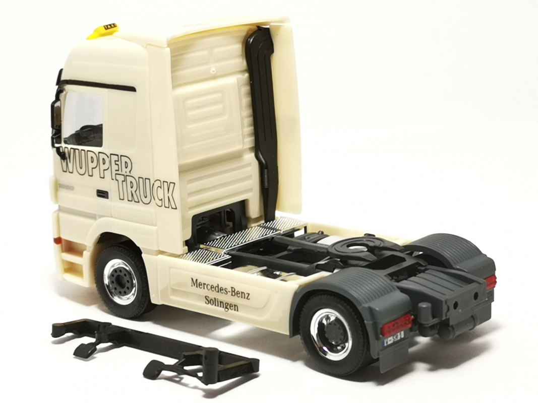 Mb Actros LH Zugmaschine "Taxi Wuppertal" Herpa 2010