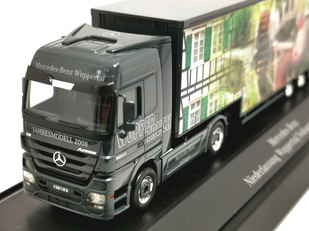Mercedes-Benz Actros L Volumen Sattelzug "Schleifermuseum" Herpa PC 2008