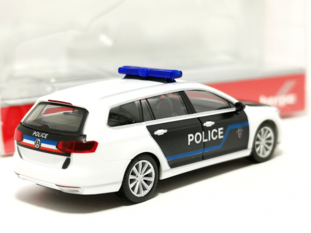 099097 VW Passat Variant GTE "Police Paris" (Frankreich/Paris) Herpa