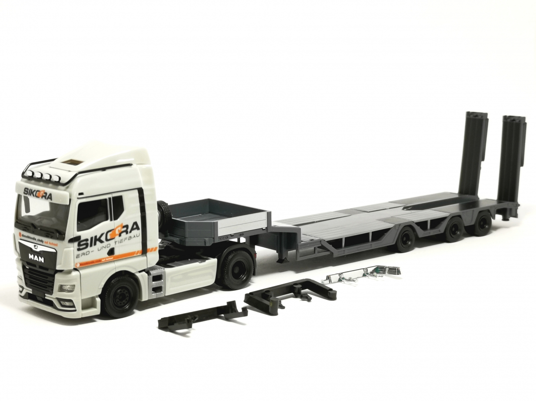 320849 MAN TGX GM Semitieflade-Sattelzug "Sikora/Trucker Babe Cindy" (Niedersachsen/Seevetal-Lindhorst)