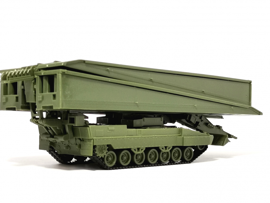 746861 Brückenlegepanzer Leguan 26m, undekoriert Herpa