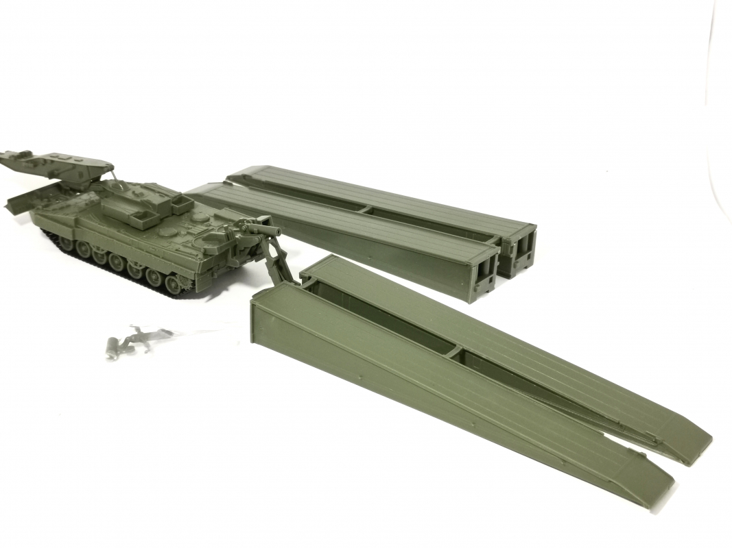 746861 Brückenlegepanzer Leguan 26m, undekoriert Herpa