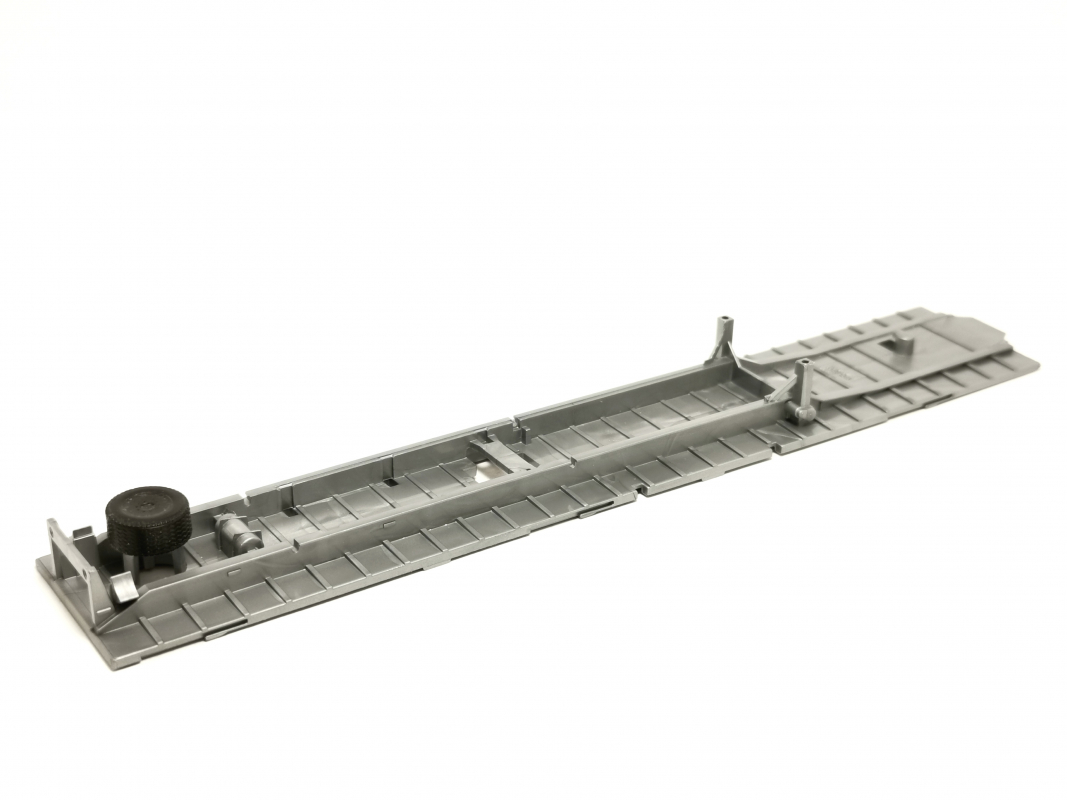 Auflieger Unterbau, silber mit Ersatzrad L1/ Herpa