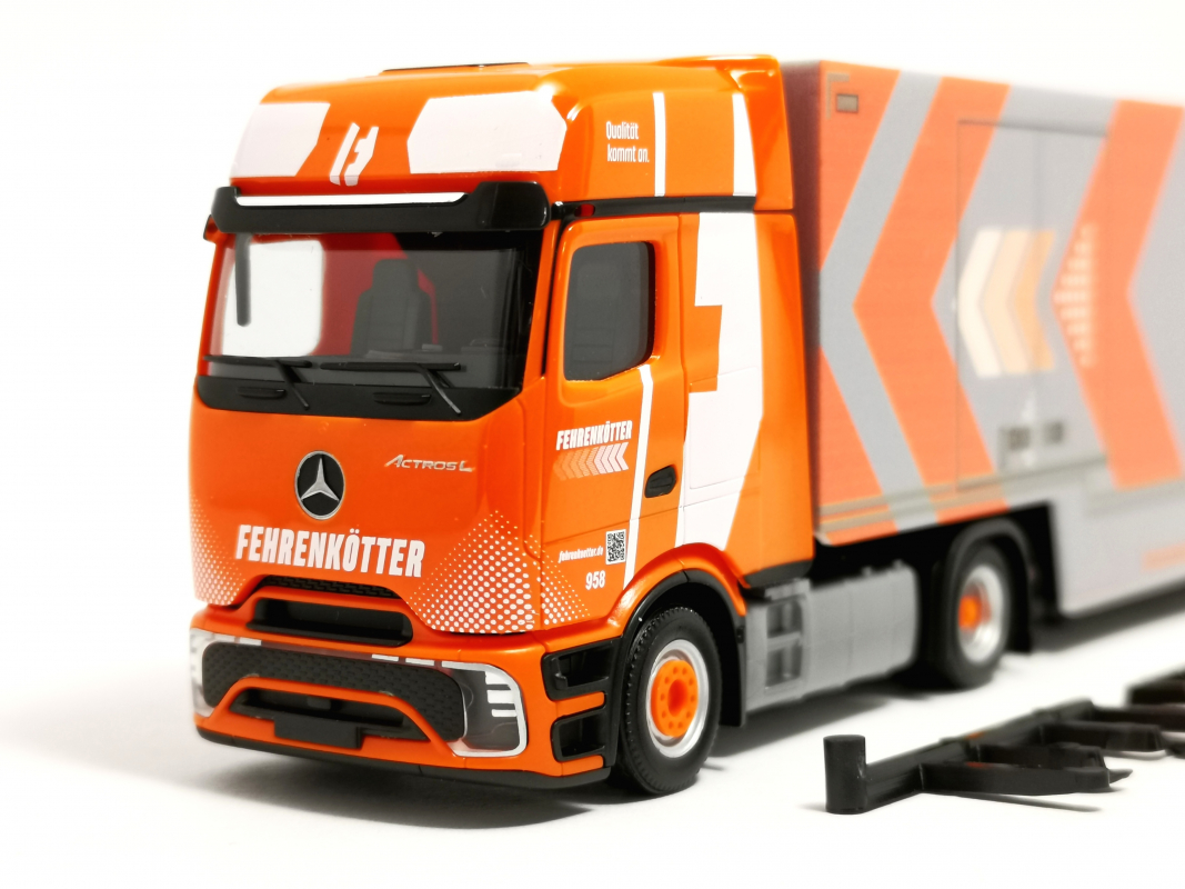 321440 Mercedes-Benz Actros L ProCabin Gigaspace Koffer-Sattelzug "Fehrenkötter" Herpa